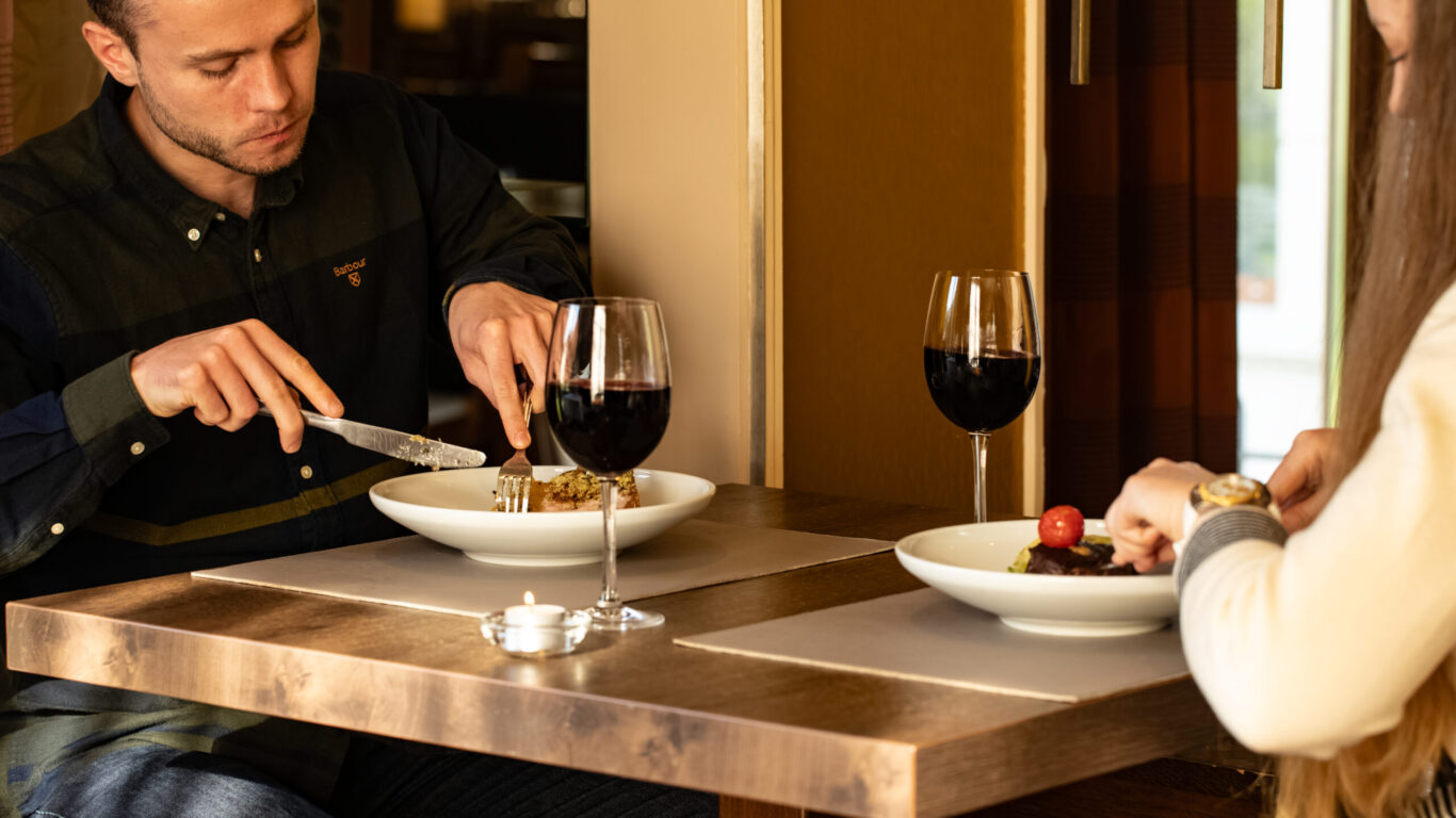 dining danú couple eating