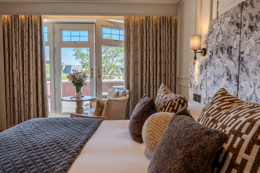 superior heritage bedroom balcony 3