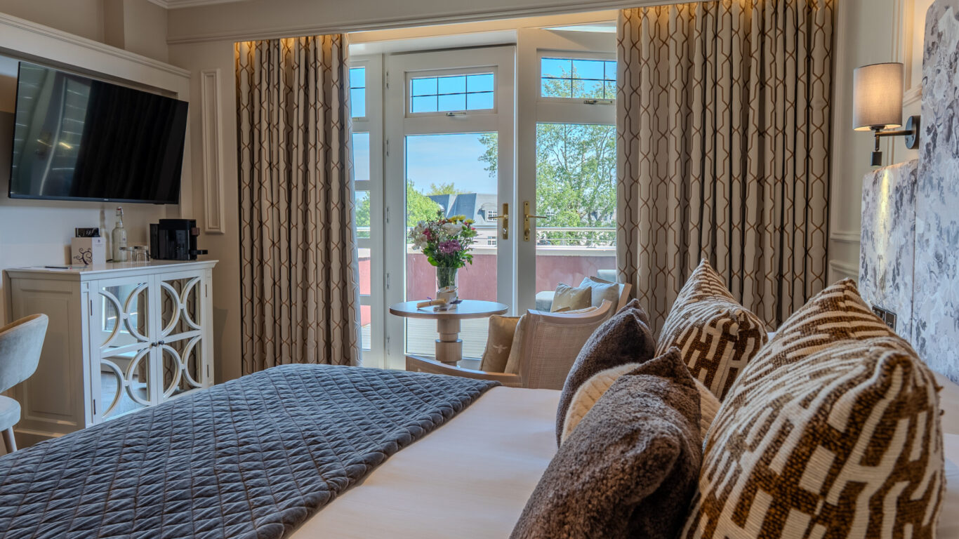 superior heritage bedroom balcony 2